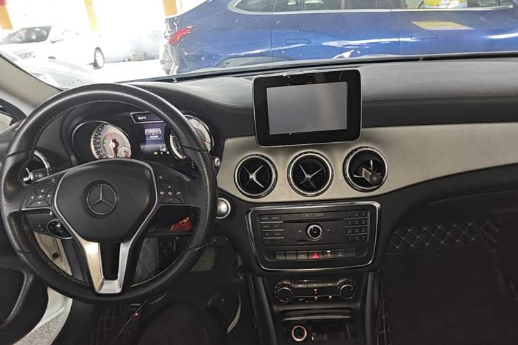 Used Mercedes-Benz GLA 2016 GLA 200 Fashion Model Center Console