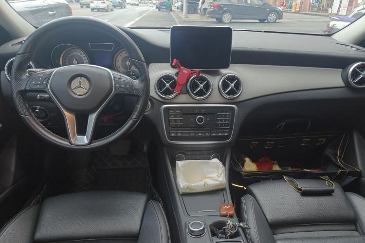 Used Mercedes-Benz GLA 2016 GLA 220 4MATIC Fashion Edition Center Console