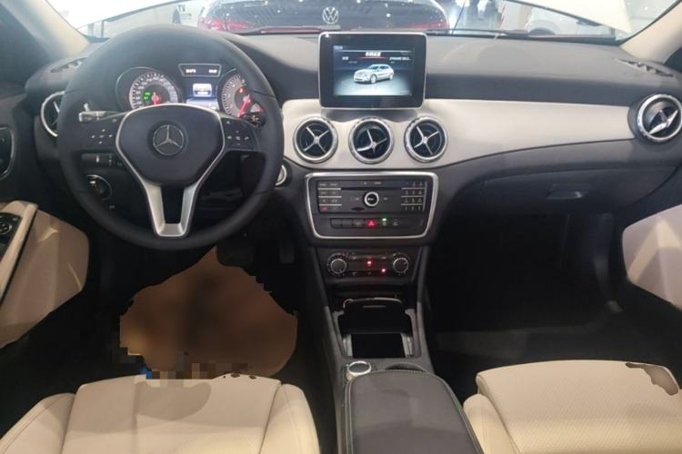 Used Mercedes-Benz GLA 2016 GLA 200 Fashion Model Center Console