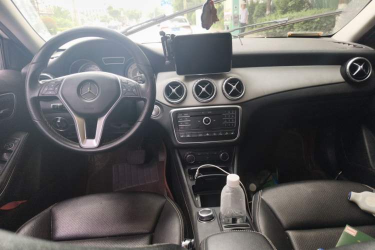 Used Mercedes-Benz GLA 2016 GLA 220 4MATIC Fashion Edition Center Console