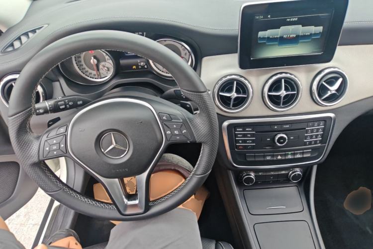 Used Mercedes-Benz GLA 2016 GLA 200 Fashion Model Center Console