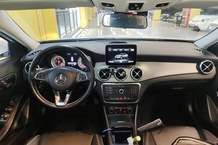 Used Mercedes-Benz GLA 2016 GLA 200 Fashion Model Center Console