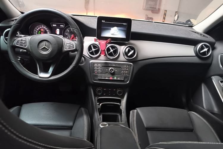 Used Mercedes-Benz GLA 2016 GLA 200 Sport Edition Center Console