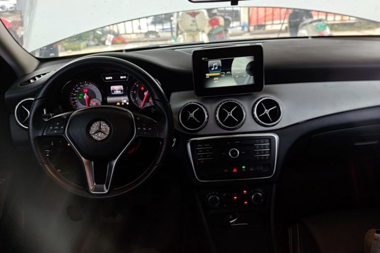 Used Mercedes-Benz GLA 2016 GLA 200 Fashion Model Center Console