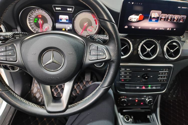 Used Mercedes-Benz GLA 2016 GLA 200 Fashion Model Center Console