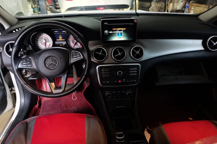 Used Mercedes-Benz GLA 2016 GLA 220 4MATIC Fashion Edition Center Console