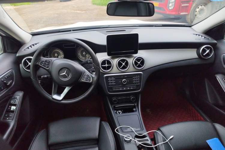 Used Mercedes-Benz GLA 2016 GLA 200 Sport Edition Center Console