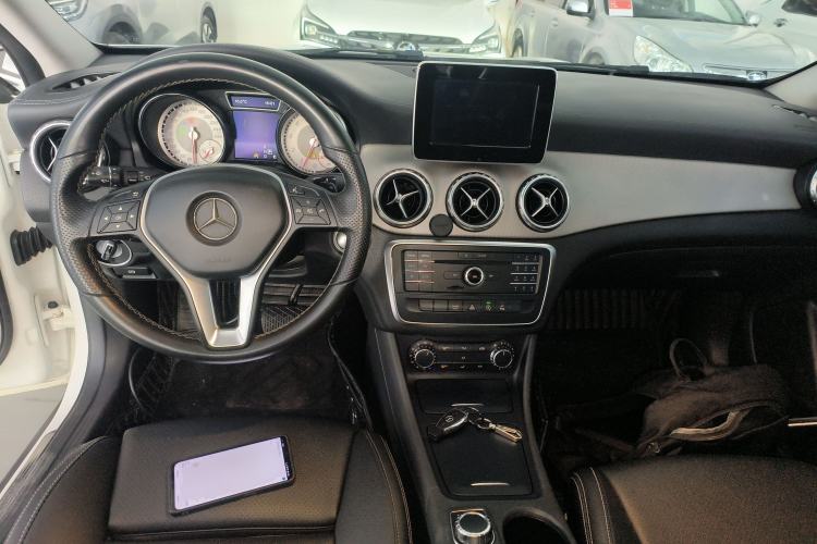 Used Mercedes-Benz GLA 2016 GLA 200 Fashion Model Center Console