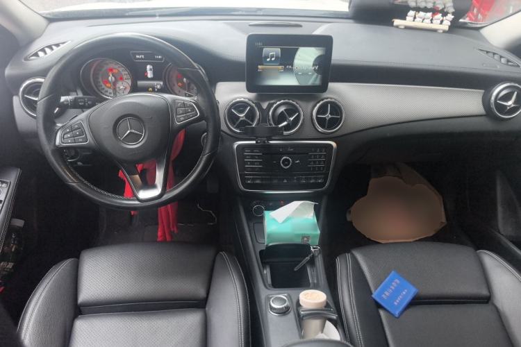 Used Mercedes-Benz GLA 2016 GLA 220 4MATIC Fashion Edition Center Console