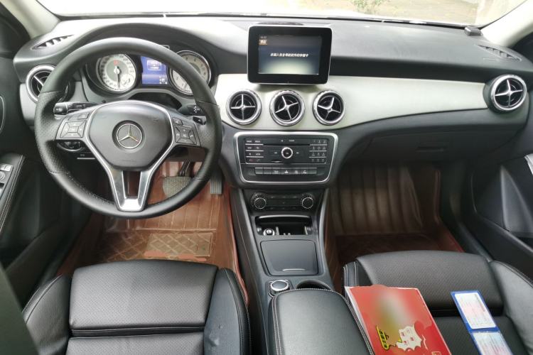 Used Mercedes-Benz GLA 2016 GLA 200 Sport Edition Center Console
