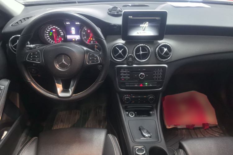 Used Mercedes-Benz GLA 2016 GLA 200 Fashion Model Center Console