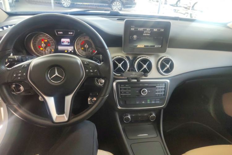 Used Mercedes-Benz GLA 2016 GLA 200 Fashion Model Center Console