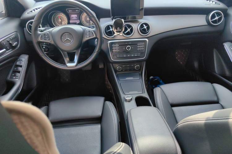 Used Mercedes-Benz GLA 2016 GLA 200 Sport Edition Center Console