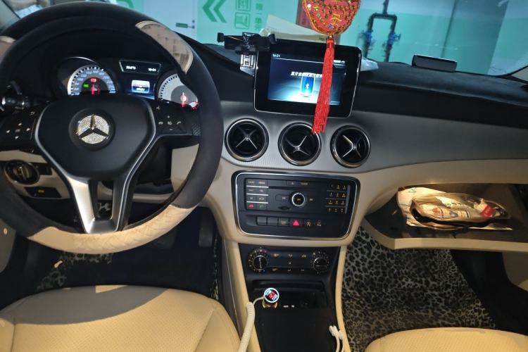 Used Mercedes-Benz GLA 2016 GLA 200 Sport Edition Center Console