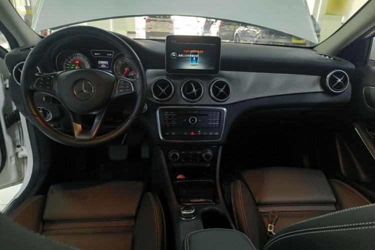 Used Mercedes-Benz GLA 2016 GLA 220 4MATIC Fashion Edition Center Console