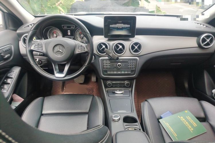 Used Mercedes-Benz GLA 2016 GLA 200 Sport Edition Center Console