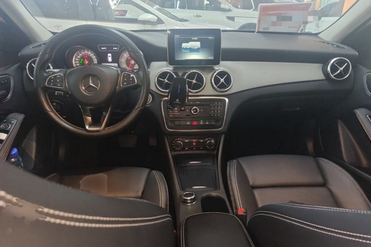 Used Mercedes-Benz GLA 2016 GLA 200 Sport Edition Center Console