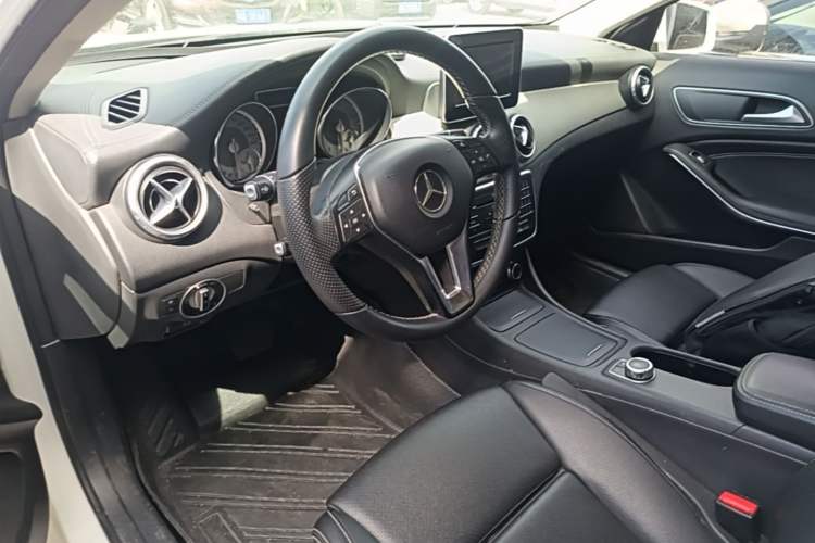 Used Mercedes-Benz GLA 2016 GLA 200 Fashion Model Center Console