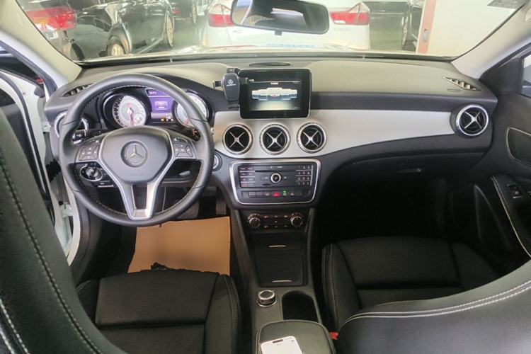 Used Mercedes-Benz GLA 2016 GLA 200 Sport Edition Center Console