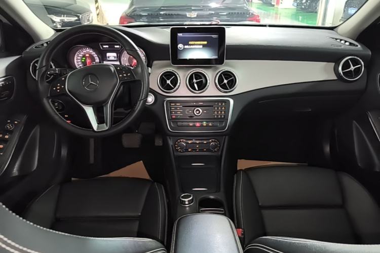 Used Mercedes-Benz GLA 2016 GLA 200 Fashion Model Center Console