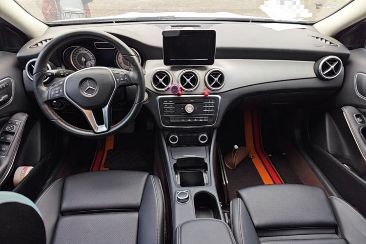 Used Mercedes-Benz GLA 2016 GLA 200 Sport Edition Center Console