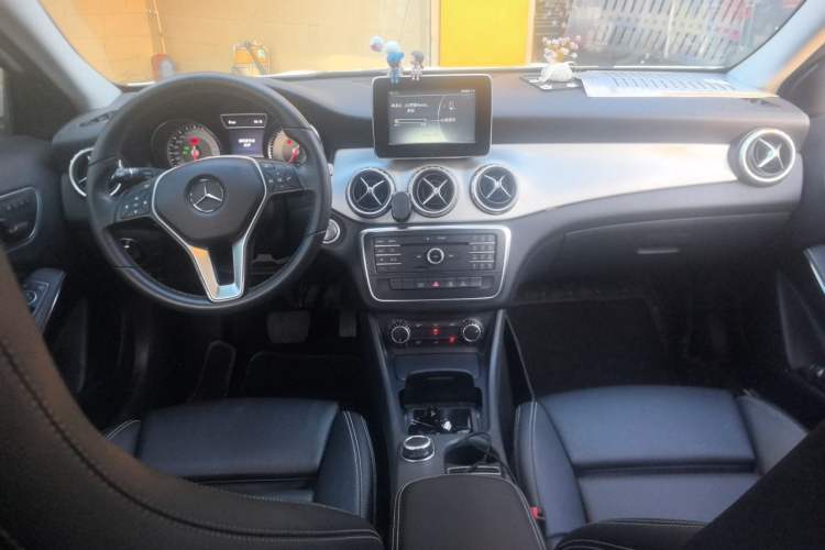 Used Mercedes-Benz GLA 2016 GLA 200 Fashion Model Center Console