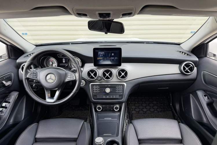 Used Mercedes-Benz GLA 2016 GLA 200 Fashion Model Center Console