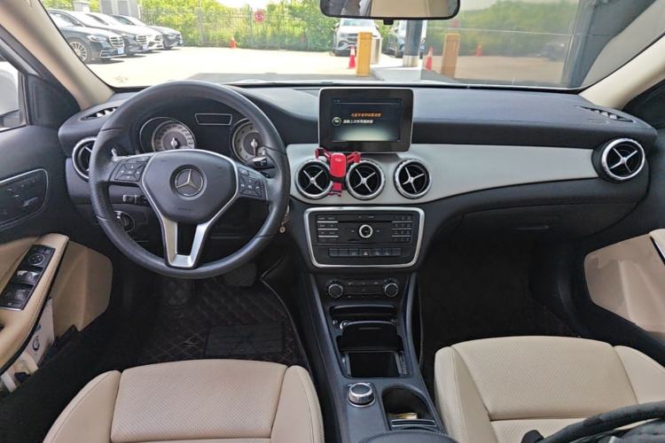 Used Mercedes-Benz GLA 2016 GLA 200 Fashion Model Center Console