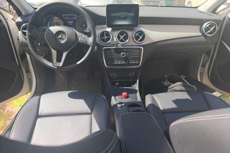Used Mercedes-Benz GLA 2016 GLA 220 4MATIC Fashion Edition Center Console
