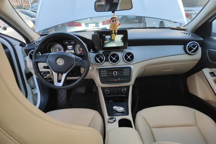 Used Mercedes-Benz GLA 2016 GLA 200 Sport Edition Center Console