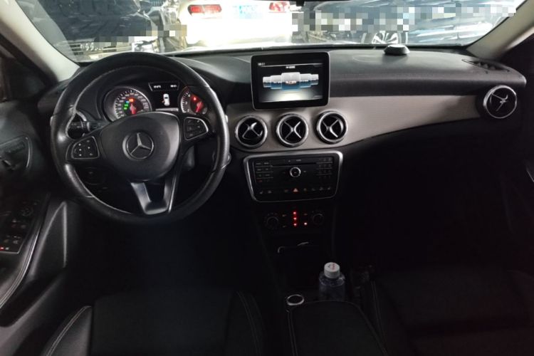 Used Mercedes-Benz GLA 2016 GLA 220 4MATIC Fashion Edition Center Console
