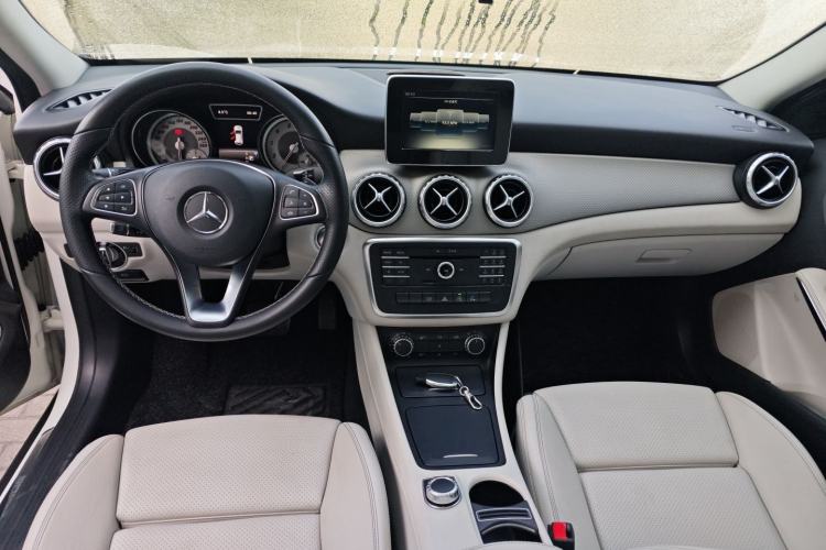 Used Mercedes-Benz GLA 2016 GLA 200 Sport Edition Center Console