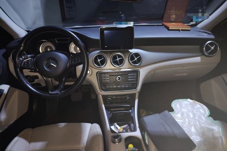 Used Mercedes-Benz GLA 2016 GLA 200 Sport Edition Center Console