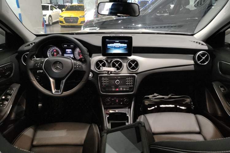 Used Mercedes-Benz GLA 2016 GLA 200 Fashion Model Center Console