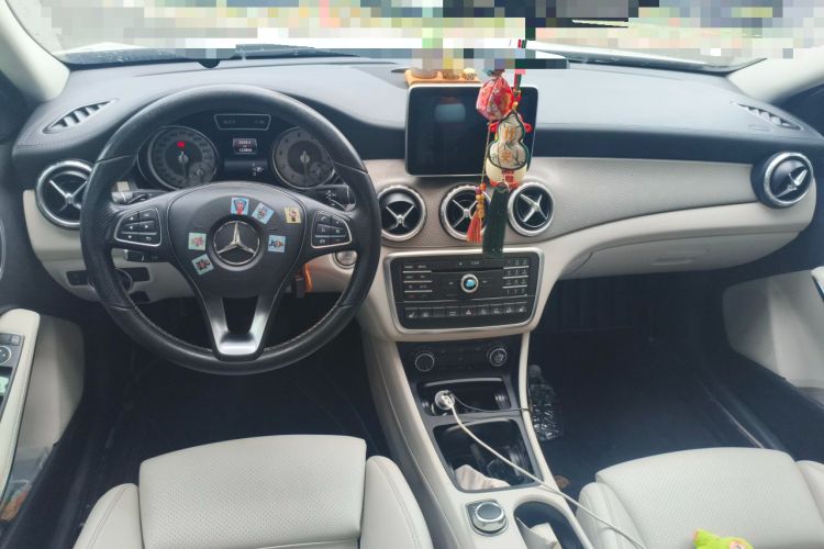 Used Mercedes-Benz GLA 2016 GLA 220 4MATIC Fashion Edition Center Console