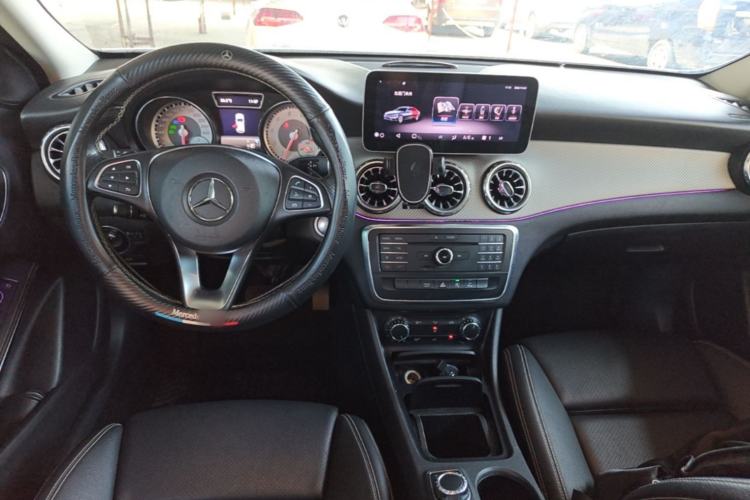 Used Mercedes-Benz GLA 2016 GLA 200 Sport Edition Center Console