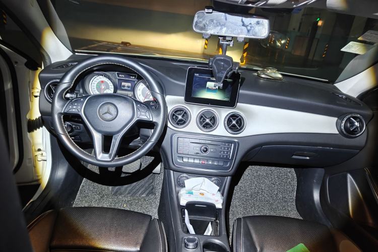 Used Mercedes-Benz GLA 2016 GLA 200 Sport Edition Center Console
