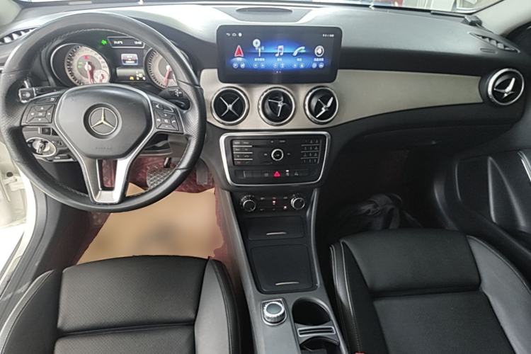 Used Mercedes-Benz GLA 2016 GLA 200 Sport Edition Center Console