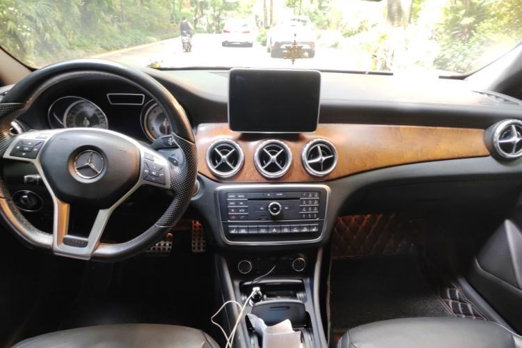 Used Mercedes-Benz GLA 2016 GLA 260 4MATIC Sport Edition Center Console