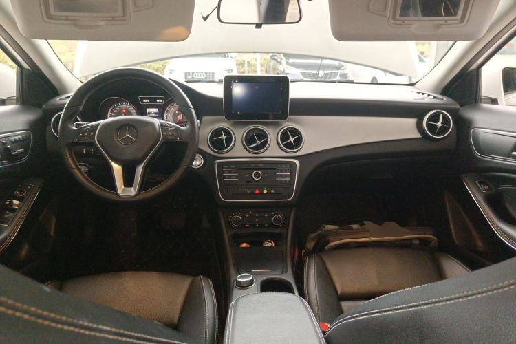 Used Mercedes-Benz GLA 2016 GLA 200 Sport Edition Center Console