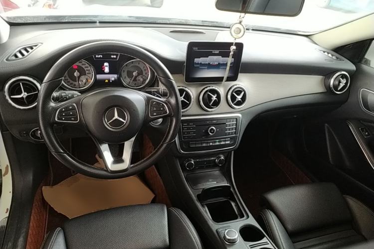 Used Mercedes-Benz GLA 2016 GLA 200 Fashion Model Center Console
