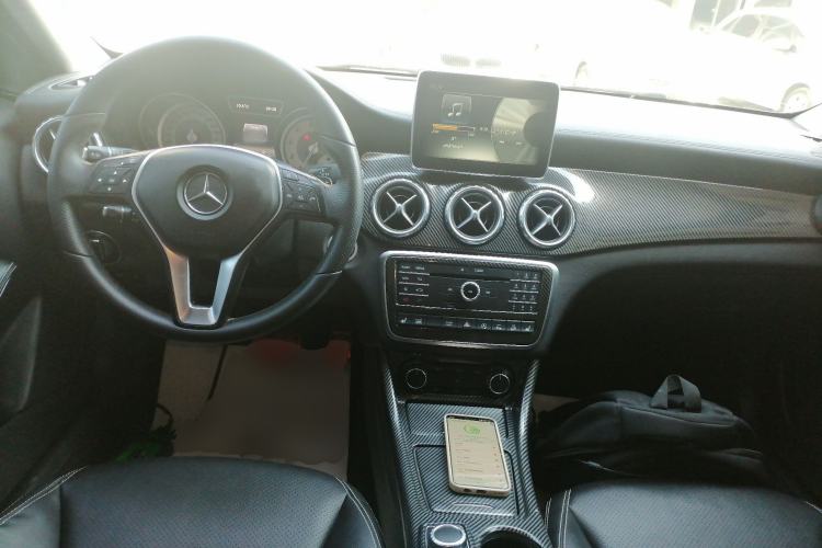 Used Mercedes-Benz GLA 2016 GLA 220 4MATIC Fashion Edition Center Console
