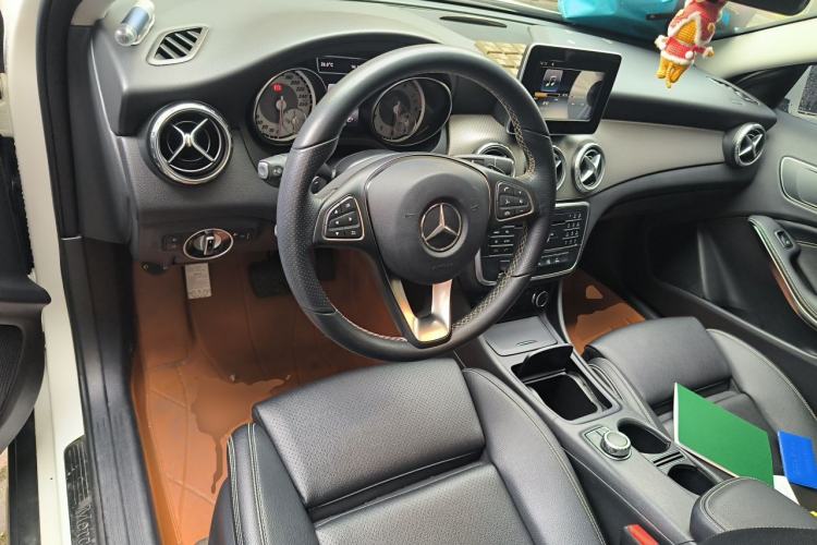 Used Mercedes-Benz GLA 2016 GLA 200 Sport Edition Center Console
