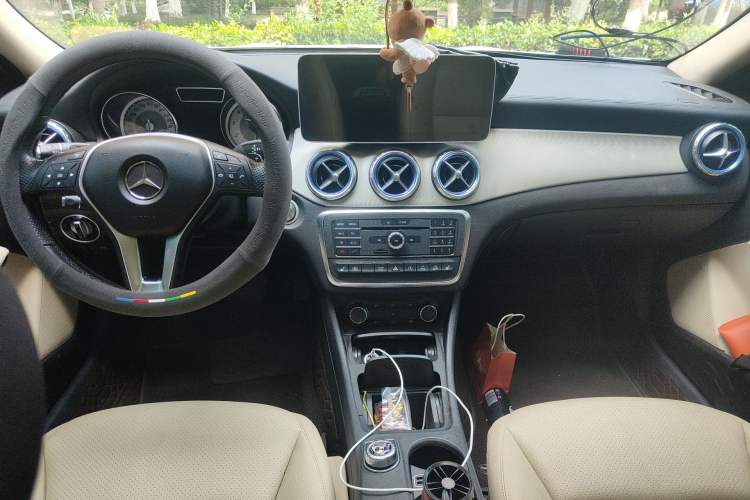 Used Mercedes-Benz GLA 2016 GLA 220 4MATIC Fashion Edition Center Console