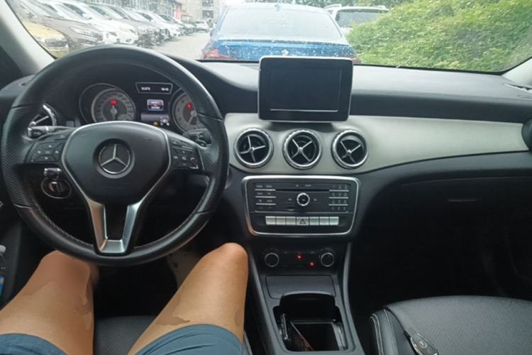Used Mercedes-Benz GLA 2016 GLA 200 Fashion Model Center Console