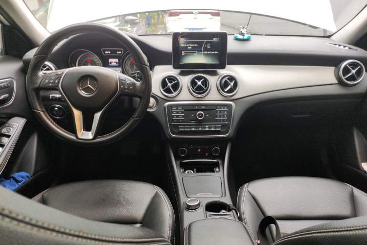 Used Mercedes-Benz GLA 2016 GLA 200 Fashion Model Center Console