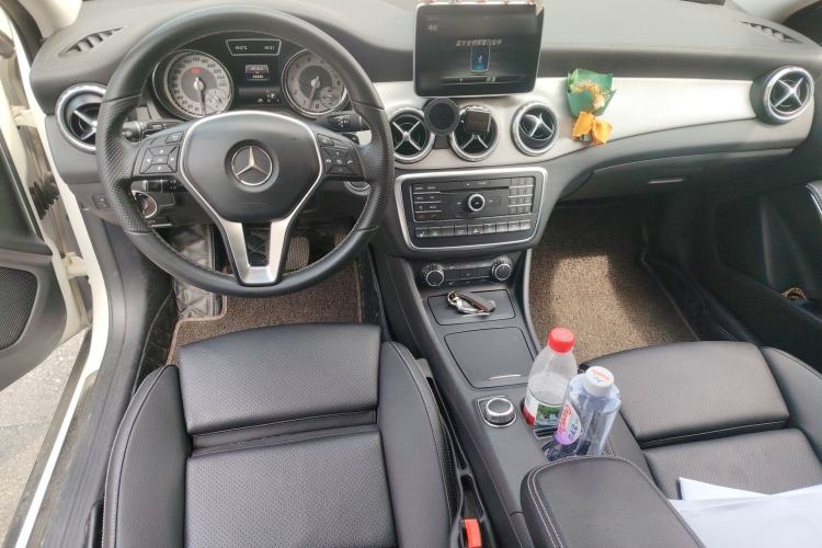 Used Mercedes-Benz GLA 2016 GLA 220 4MATIC Fashion Edition Center Console
