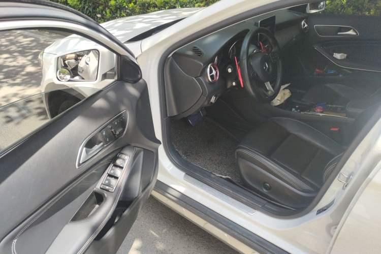 Used Mercedes-Benz GLA 2016 GLA 200 Sport Edition Driver Seat