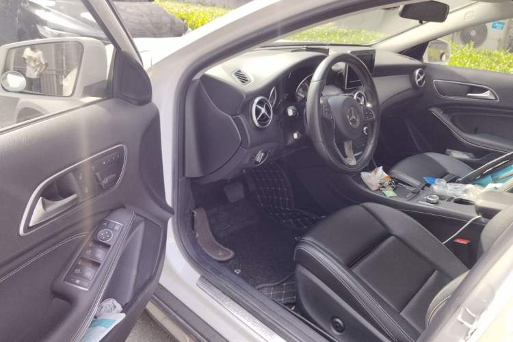 Used Mercedes-Benz GLA 2016 GLA 200 Sport Edition Driver Seat