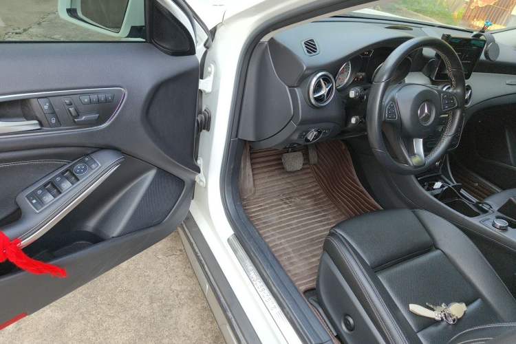 Used Mercedes-Benz GLA 2016 GLA 200 Sport Edition Driver Seat